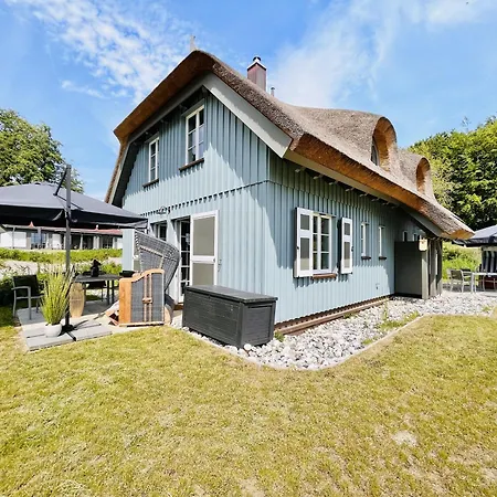 Blaumeise 06 Klein Stresow Rügen By Ruyastay Ferienhaus