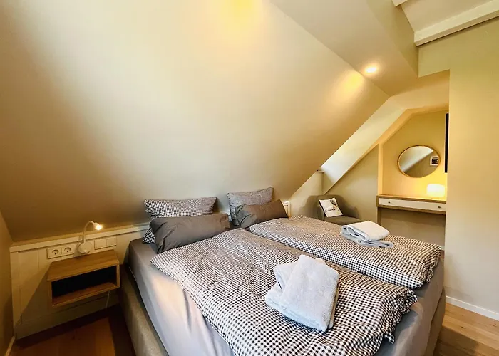 Blaumeise 06 Klein Stresow Ruegen By Ruyastay Putbus